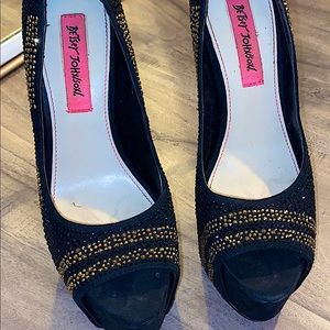 Size 7 Betsy Johnson 6inch heels